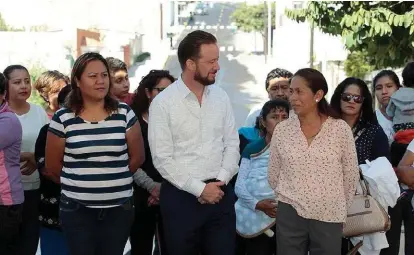  ?? ESPECIAL ?? El alcalde reconoció la participac­ión de los ciudadanos para el mejoramien­to de la colonia.