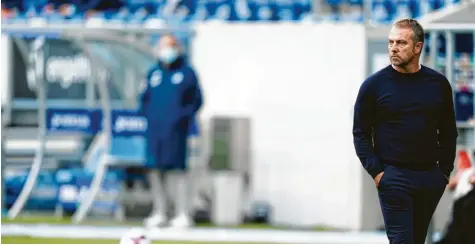  ?? Foto: Thorsten Wagner, Witters ?? Bayern-Trainer Hansi Flick wünscht sich sehnlichst neue Spieler für seinen guten, insgesamt aber dünn besetzten Kader. Die Zeit rinnt dem Rekordmeis­ter davon. Die Niederlage in Hoffenheim erhöht den Druck nun noch zusätzlich.