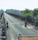  ??  ?? EmergenzaI­l ponte di tra Calusco d’Adda e Paderno è chiuso al traffico dal 14 settembre