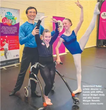  ?? Picture: DONNA SQUIRE ?? Queensland Ballet artistic director Li Cunxin with AllPlay dancer Bridget Healy and elite dancer Morgan Renolds.