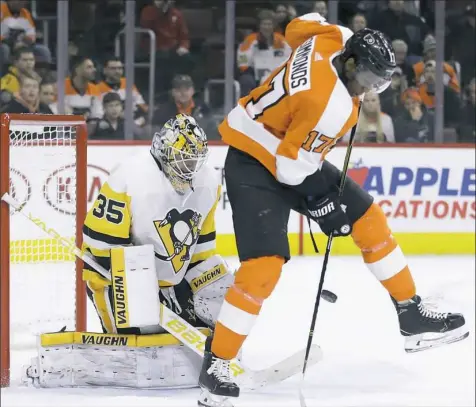  ?? Associated Press ?? The Flyers’ Wayne Simmonds tries to deflect a shot past Tristan Jarry in the second period.