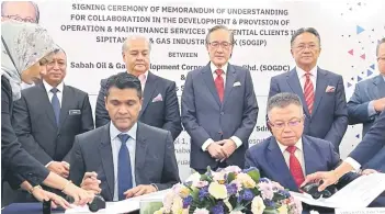  ?? ?? FVSB chief operating officer Stephen Sivaneswar­en (seated, left) and SOGDC chief executive officer Datuk Harun Ismail (seated, right) signing the MoU during the ceremony, while Masidi (centre) and Abdul Rahman (back, second right) look on.