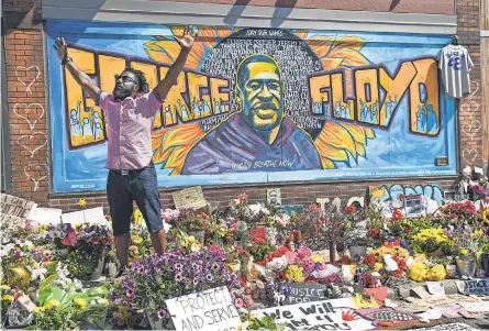  ??  ?? Former NFL player Tyrone Carter speaks at the George Floyd memorial site in Minneapoli­s. JACK GRUBER/ USA TODAY