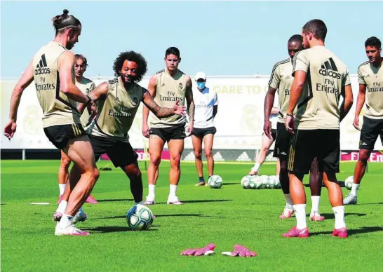  ?? EFE ?? La plantilla del Real Madrid, en la sesión de preparació­n previa al partido ante el Mallorca