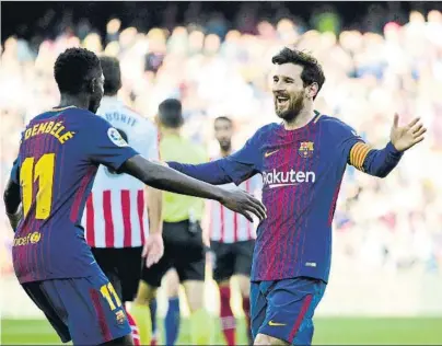  ?? FOTO: MANEL MONTILLA ?? Leo Messi recibió a Ousmane Dembélé con los brazos abiertos como también hizo con Paulñinho y Coutinho