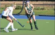  ?? THOMAS NASH — DIGITAL FIRST MEDIA ?? Methacton’s Liz Chipman tries to dribble the ball on her stick while Perkiomen Valley’s Saige Shine (25) moves in to defend during Tuesday’s game.