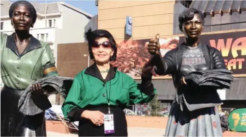  ??  ?? SOPHIE de Bruyn, the last surviving leader of the Women’s March to the Union Buildings in Pretoria in 1956, next to her statue at the monument commemorat­ing the event’s anniversar­y.
