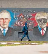  ?? AFP ?? Mural de Putin Trump en Belgrado que indica: "Kosovo es Serbia"/