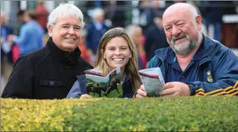  ?? Lawrence O’Donovan (left), Meredith Donovan and Denis O’Sullivan, Glenflesk, at the Killarney Races August evening meeting at the race course.
Photo by Valerie O’Sullivan ??