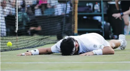  ?? ALASTAIR GRANT/THE ASSOCIATED PRESS ?? Italy’s Fabio Fognini put up a fight against Great Britain’s Andy Murray at Wimbledon on Friday, but all he got for his efforts was a face full of turf as Murray, the top-ranked player in the world, won the match in four sets to advance to the fourth...