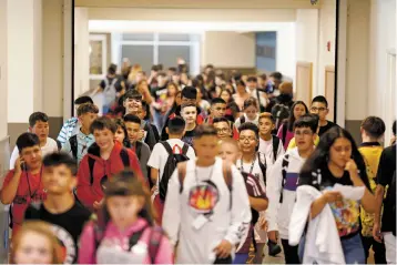  ?? PHOTOS BY LUIS SÁNCHEZ SATURNO/THE NEW MEXICAN ?? Eighth grade students return from a break Tuesday at Milagro Middle School during the first day of classes. More than 620 students attended.