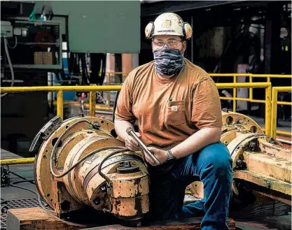  ?? ASHLEY COWAN/HII PHOTO ?? Newport News Shipbuildi­ng apprentice Austin Shrewsberr­y designed an adaptation that allowed an older horizontal boring mill in the Machine Shop to use a newer, more efficient tool.