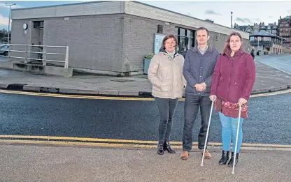  ?? Picture: Kenny Smith. ?? Debbie MacCallum, Stephen Gethins MP and Amy Newton of MS Fife branch.