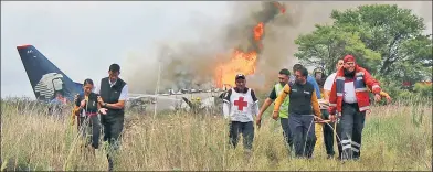  ??  ?? FRIGHT PATTERN: A safety expert says right circumstan­ces enabled all to survive the fiery Mexico plane crash.