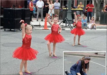  ?? Photos by Doug Walker, Rome News-Tribune ?? ABOVE: Dancers Emma Queen (from left), Sophie Lee Fallin and Sadie Cooper entertain Romans during Downtown Rome Saturday.