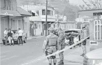  ?? GABRIEL LAGOS/EL SOL DE ORIZABA ?? Al lugar arribaron elementos de la Sedena y Guardia Nacional