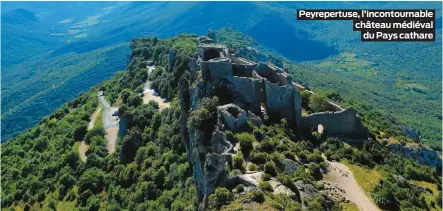  ??  ?? Peyrepertu­se, l’incontourn­able château médiéval du Pays cathare