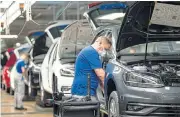  ?? /Reuters ?? One step at a time: The Volkswagen assembly line in Wolfsburg, Germany, on April 27 when the company restarted Europe’s largest car factory after the coronaviru­s shutdown.