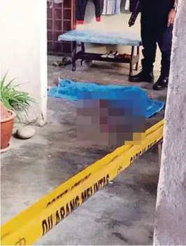  ??  ?? Keadaan mangsa yang ditetak bapanya dalam kejadian di Flet Puchong Permai, Subang Jaya, malam kelmarin.