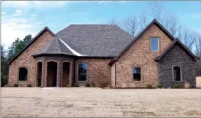  ?? PHOTOS BY LINDA GARNER-BUNCH/Arkansas Democrat-Gazette ?? With four bedrooms, three-and-a-half baths, a bonus room and more, this brick home is ideal for a family. It’s located in the West Shores neighborho­od of Hurricane Lake Estates in Benton.