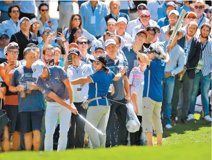  ?? IVÁN LÓPEZ ?? Rickie Fowler se perdió en el mar de gente que asistió ayer al Club de Golf Chapultepe­c.