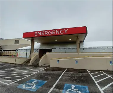  ?? ZACHARY SRNIS — THE MORNING JOURNAL ?? Tents are set up outside the Emergency Room entrance at Mercy Health-Lorain Hospital.