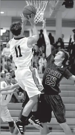  ?? Staff Photo by Alyson Wright ?? Dade County’s Clance Walden tries to block a shot by LaFayette’s Stefan Edmondson during the visiting Wolverines’ 85-73 win Tuesday at LaFayette.