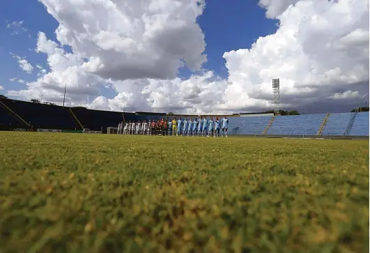  ?? Isaac Fontana/framephoto/folhapress ?? Indefiniçõ­es quanto à data de retorno dos campeonato­s no País por causa da pandemia do coronavíru­s têm levado os clubes a antecipare­m as férias de seus jogadores