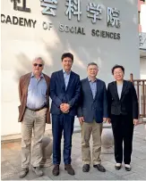  ??  ?? En 2019, Jean-François Huchet visite l’Académie chinoise des sciences sociales (ACSS).