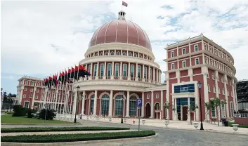  ??  ?? JAIMAGENS/FOTÓGRAFO Projecto de autorizaçã­o legislativ­a ao Presidente da República é discutido amanhã no Parlamento