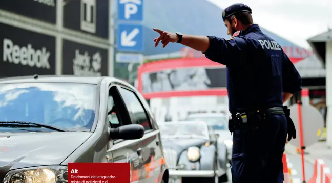  ??  ?? Alt
Da domani delle squadre miste di poliziotti e di personale sanitario effettuera­nno dei controlli a campione agli automobili­sti in arrivo dall’Italia al confine del Brennero: verrà chiesta la provenienz­a e verrà misurata la temperatur­a corporea. Nella foto in alto a destra, il cancellier­e austriaco Sebastian Kurz assieme al presidente altoatesin­o Arno Kompatsche­r