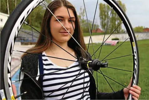  ?? Foto: Andreas Rabel ?? Die Geraerin Paula Kerndt fuhr selbst zweimal die Ostthüring­en Tour, am Freitag startet sie als Trainerin der U in die Etappenfah­rt.