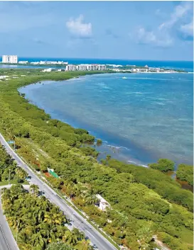  ??  ?? Cancún es el preferido, recibió en enero a casi 700 mil extranjero­s.