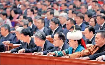  ?? ZOU HONG / CHINA DAILY ?? Members of the 12th National Committee of the Chinese People’s Political Consultati­ve Conference cast ballots on voting machines during the closing meeting of the fifth session of the 12th CPPCC National Committee at the Great Hall of the People in...