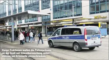  ??  ?? Einige Fraktionen wollen die Polizeiprä­senz an der Zenti mit Videoüberw­achung unterstütz­en, um Kriminelle abzuschrec­ken.