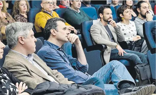  ?? LOURDES DE VICENTE ?? Óscar Torres (PSOE), Bruno García (PP) y David de la Cruz (AI) en un acto en la Universida­d de Cádiz.