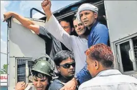  ?? MUJEEB FARUQUI/HT ?? Congress vicepresid­ent Rahul Gandhi is detained en route Mandsaur on Thursday.