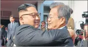  ?? AP ?? Kim Jong Un (L) hugs Moon Jaein after a meeting on Saturday.