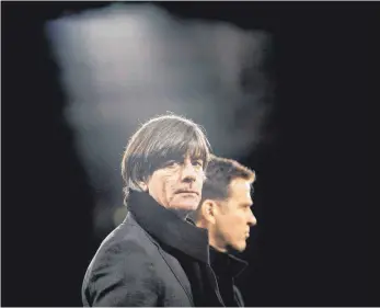  ?? FOTO: SVEN SIMON/IMAGO IMAGES ?? Joachim Löw hatte richtig was zu sagen. An seinem Weg hält der Bundestrai­ner fest.