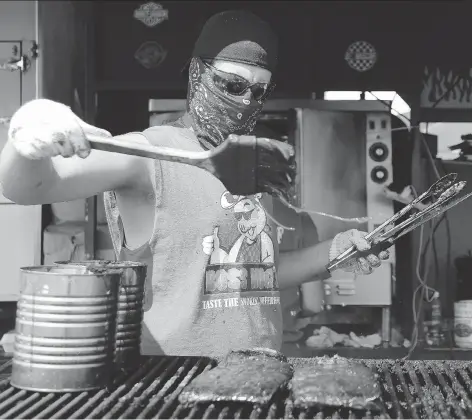  ?? MICHELLE BERG ?? Saskatoon Ribfest has returned to Diefenbake­r Park, with life music, beer gardens, vendors and, of course, ribs.