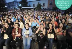  ??  ?? ÉXITO Las mamás saltillens­es disfrutaro­n de la música y el carisma de la cantante.