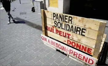  ??  ?? Cette Niçoise d’une soixantain­e d’années a préféré rester anonyme : « Je ne cherche pas à être mise en avant. »