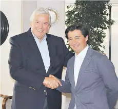  ?? FOTO: SOFOFA ?? Presidente de Sofofa, Hermann Von Mühlenbroc­k junto al líder de Asipla, Julio Compagnon.