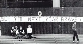  ?? JOURNAL SENTINEL FILES ?? Fans send the Braves a message in their last game at County Stadium on Sept. 23, 1965. Though the team planned to move, some hoped courtroom wrangling would keep them here.
