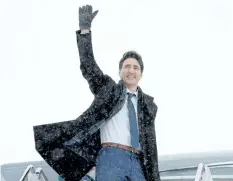  ?? RYAN REMIORZ/ THE CANADIAN PRESS ?? Prime Minister Justin Trudeau waves as he boards the government airplane in Ottawa on Wednesday on his way to Chicago.