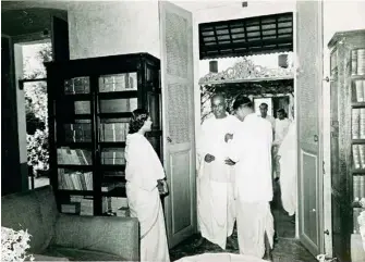  ??  ?? Mookerjee being welcomed at the Sri Aurobindo Ashram, Puducherry, April 1951