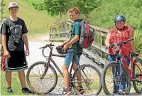  ?? LUKE KIRKEBY/ STUFF ?? Hayden McIsaac, Jayden Wright, and Charlotte McIsaac like that Cougar Mountainbi­ke Park offers trails for all levels.