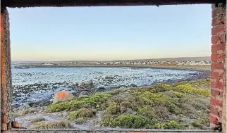  ?? /Pictures: Nick Yell ?? On the lookout: Kwaaibaai as seen from the World War 2 watchtower in the town of Jacobsbaai.