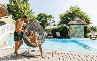  ?? ?? Einfach nur genießen! Jeder findet seinen Lieblingsp­latz im **** Resort VILA VITA Pannonia