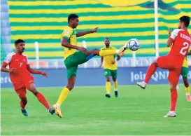  ??  ?? Action from the HM’s Cup semifinal first-leg match between Seeb and Dhofar at the Seeb Sports Stadium on Friday